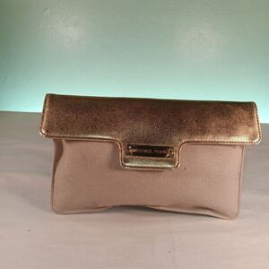 Michael kors clutch